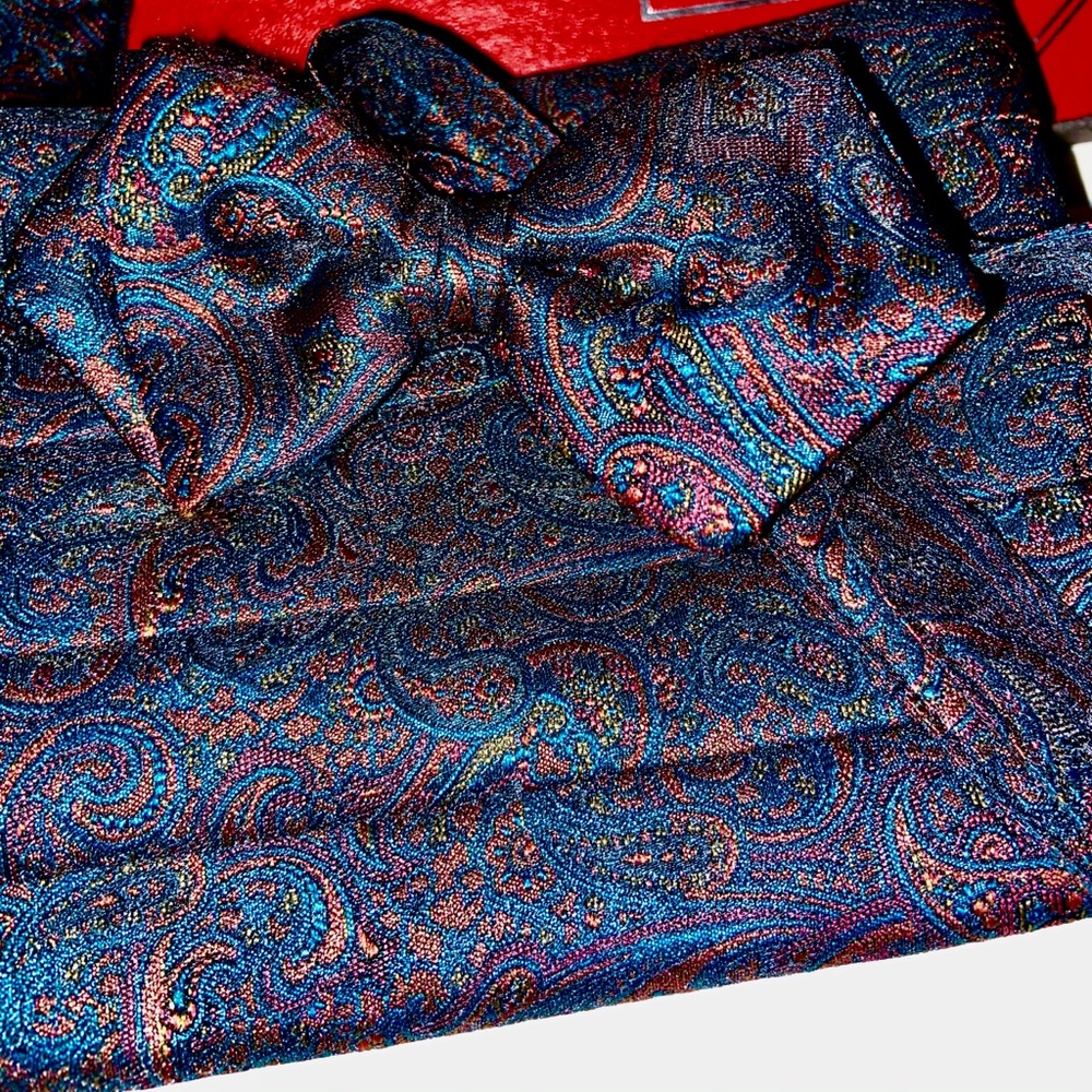 Incredible silk 3 piece vintage cumber bun set.